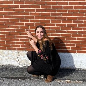 Meet your Posher, Elizabeth